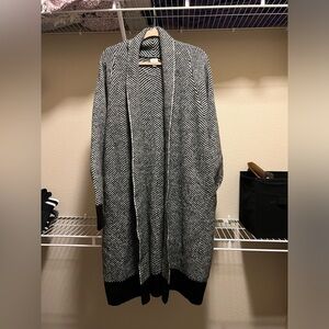 Oversized cardigan black and white houndstooth